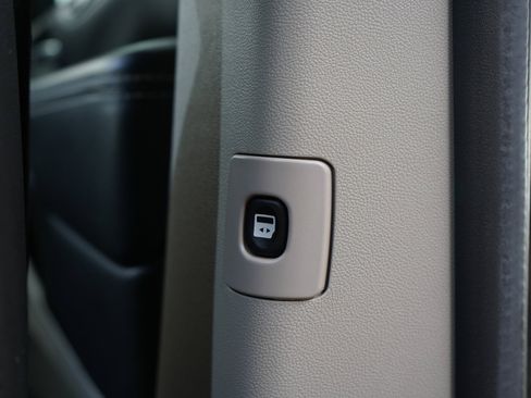 Used 2020 Dodge Grand Caravan SXT w/ Driver Convenience Group FWD image 17