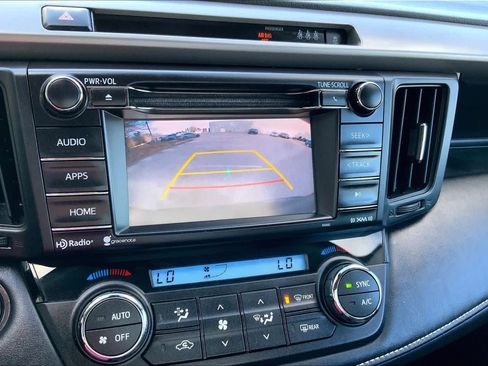Used 2018 Toyota RAV4 XLE AWD/4WD image 29