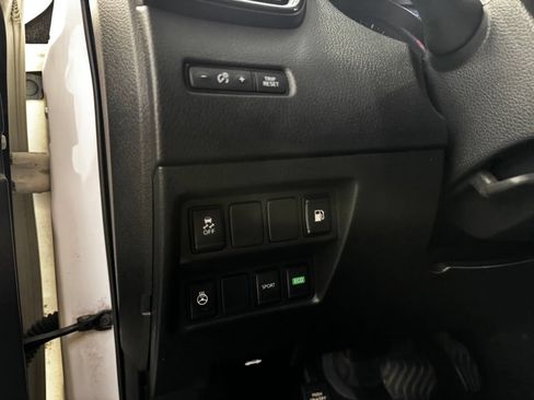 Used 2020 Nissan Rogue S FWD image 22
