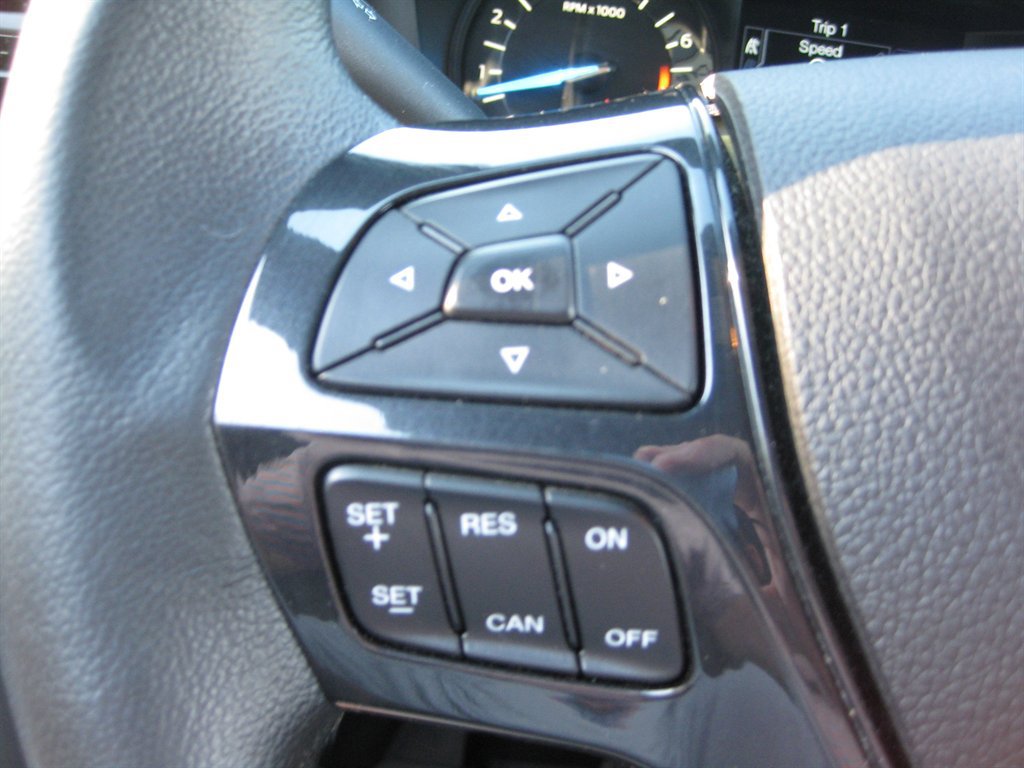 Used 2017 Ford Explorer XLT AWD/4WD image 15