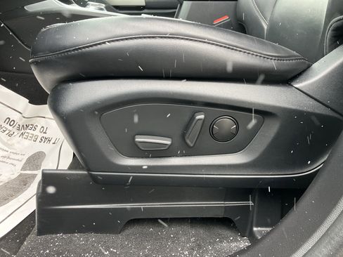 Used 2022 Ford Explorer XLT w/ Equipment Group 202A image 21