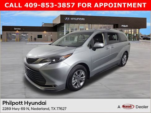 Used 2024 Toyota Sienna Platinum image 1