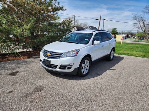 Used 2016 Chevrolet Traverse LT w/ Style and Technology Package FWD image 1