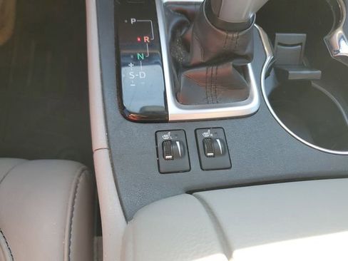 Used 2019 Toyota Highlander XLE image 29