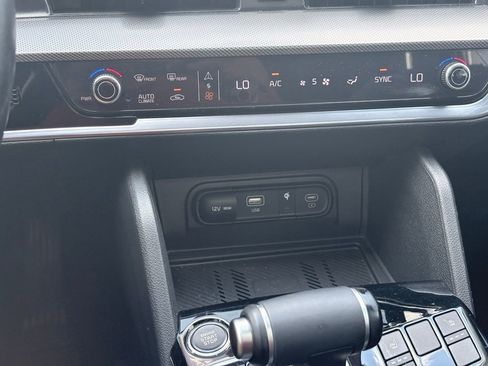 Used 2025 Kia Sportage SX FWD image 11