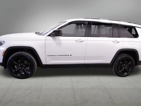 Used 2023 Jeep Grand Cherokee L Limited w/ Black Appearance Package image 2
