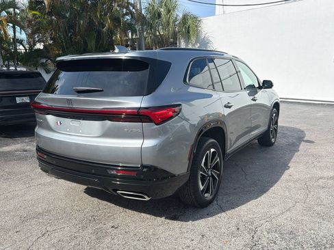 Used 2025 Buick Enclave Sport Touring w/ Power Package FWD image 6