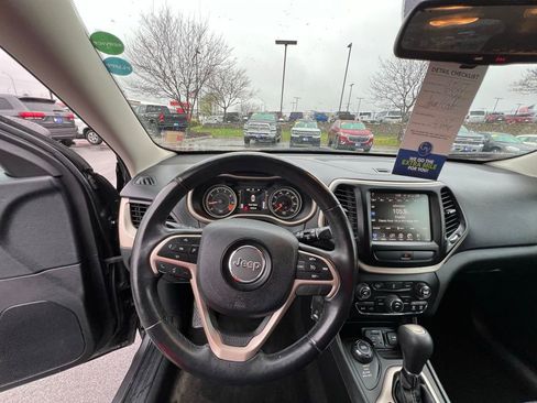 Used 2015 Jeep Cherokee Latitude w/ Cold Weather Group image 36