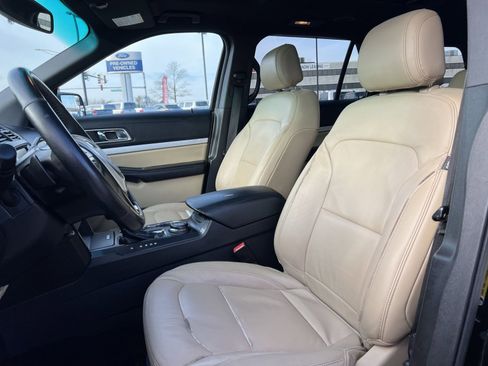 Used 2016 Ford Explorer XLT w/ Equipment Group 202A image 13