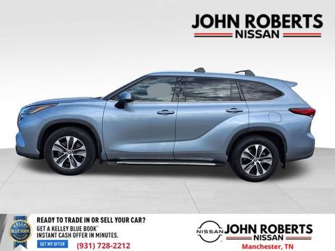 Used 2021 Toyota Highlander XLE image 3