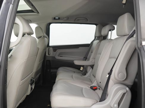 Used 2018 Honda Odyssey EX-L image 16