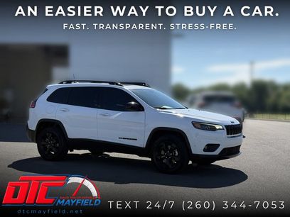Used 2023 Jeep Cherokee Altitude Lux w/ Lux Elite Package