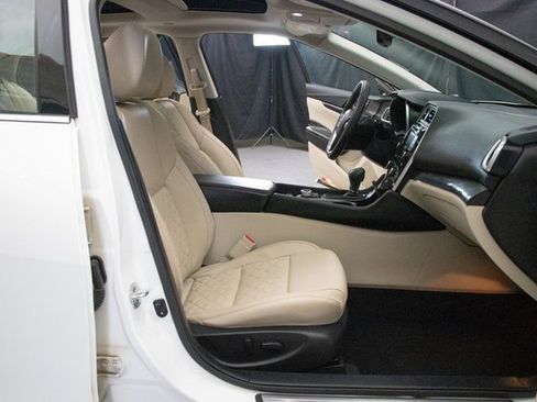 Used 2023 Nissan Maxima Platinum image 16