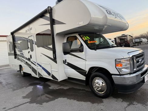 Used 2024 Ford E-450 and Econoline 450 Super Duty w/ Motorhome Prep Package image 3