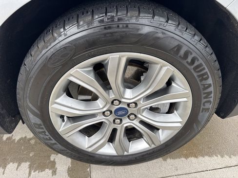 Certified 2021 Ford Edge Titanium image 21