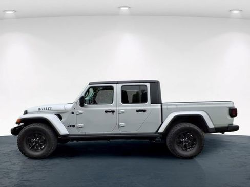 Used 2022 Jeep Gladiator Sport AWD/4WD image 6
