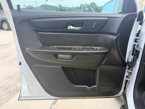Used 2017 Chevrolet Traverse LT w/ Style and Technology Package FWD image 25