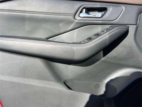 Used 2023 Nissan Rogue SV w/ SV Premium B Package image 17