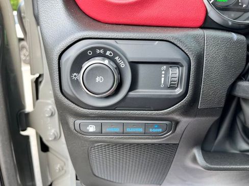 Used 2023 Jeep Wrangler Unlimited Rubicon 4xe AWD/4WD image 31