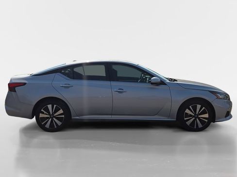 Used 2022 Nissan Altima 2.5 SV FWD image 6