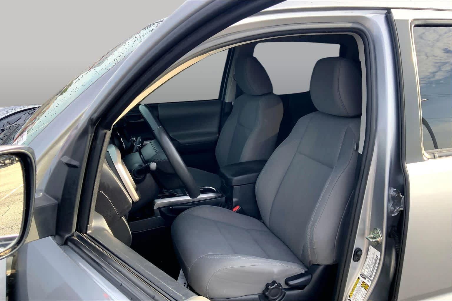 Used 2019 Toyota Tacoma SR5 AWD/4WD image 8