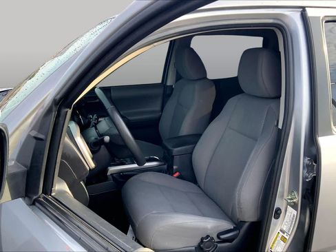 Used 2019 Toyota Tacoma SR5 AWD/4WD image 8