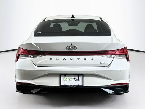 Used 2023 Hyundai Elantra Limited FWD image 7