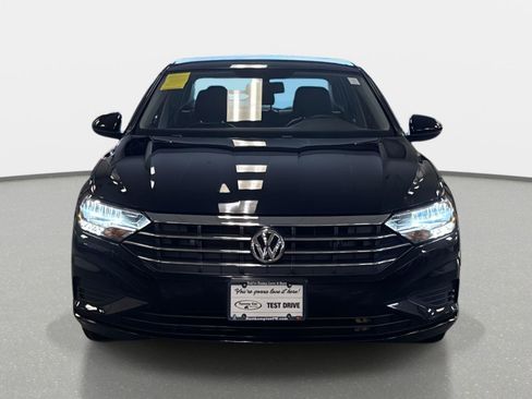Used 2020 Volkswagen Jetta SE image 2