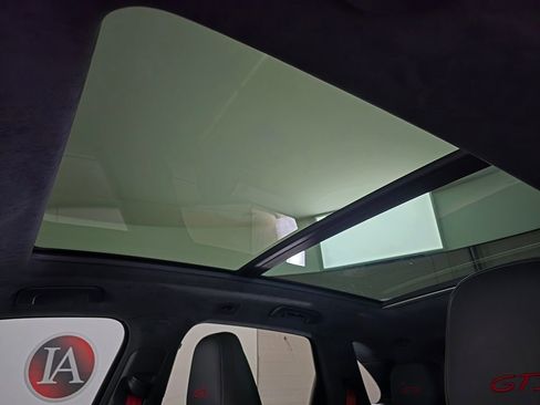 Used 2021 Porsche Cayenne GTS w/ Premium Package image 19