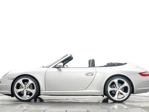 Used 2005 Porsche 911 Carrera RWD image 6