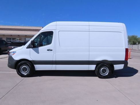 Used 2025 Mercedes-Benz Sprinter 2500 image 8