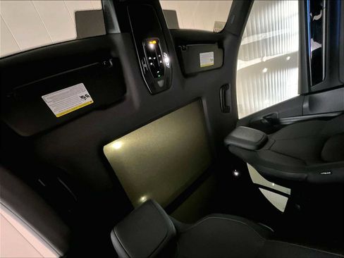 Used 2024 Porsche Macan 4 Electric image 25