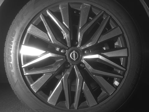 Used 2025 Nissan Altima 2.5 SV FWD image 13
