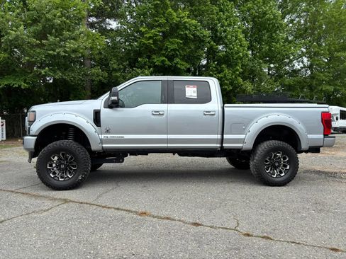 Used 2022 Ford F250 Lariat w/ Black Appearance Package AWD/4WD image 2