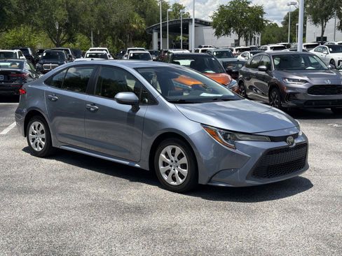 Used 2020 Toyota Corolla LE FWD image 2