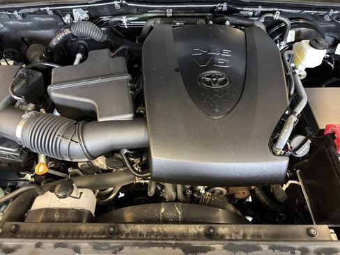 Used 2022 Toyota Tacoma SR5 AWD/4WD image 18