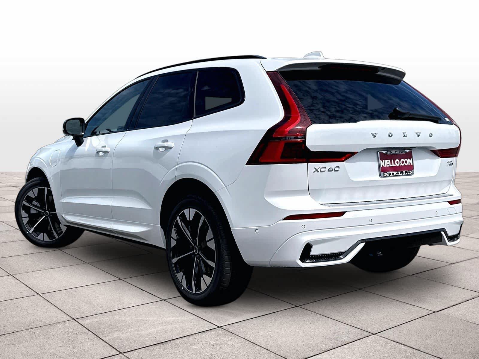 New 2026 Volvo XC60 T8 Plus w/ Climate Package PRO AWD/4WD image 3