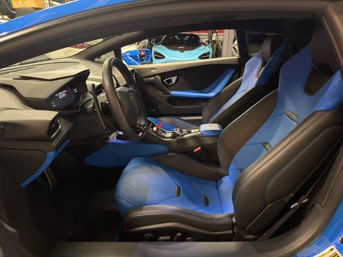 Used 2020 Lamborghini Huracan EVO image 12