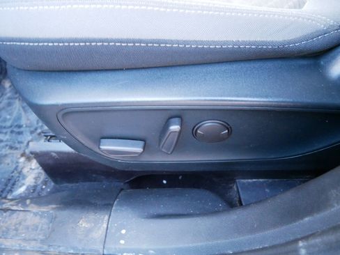 Used 2020 Ford Escape SE image 19