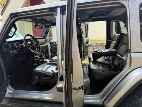 Used 2018 Jeep Wrangler Unlimited Sahara w/ Quick Order Package 24M Moab image 19