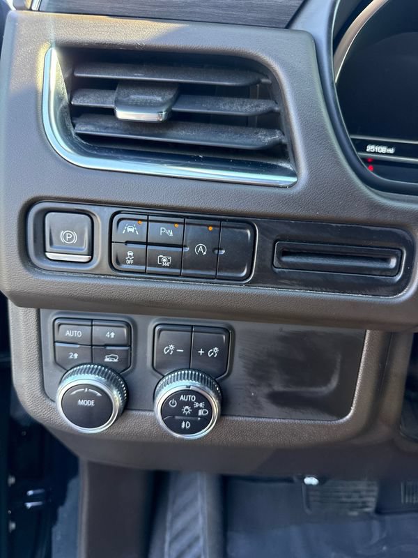 Used 2023 GMC Yukon SLT w/ SLT Premium Package AWD/4WD image 19