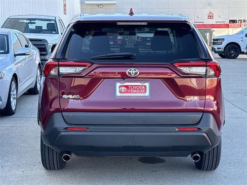 Used 2022 Toyota RAV4 LE image 5