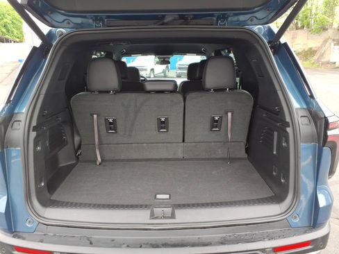 Used 2025 Chevrolet Traverse LT w/ Driver Confidence Package AWD/4WD image 18