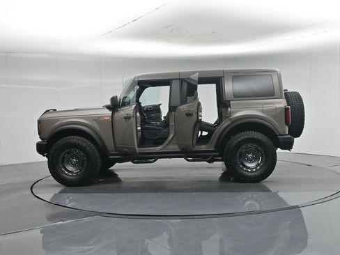 Used 2025 Ford Bronco Badlands w/ Sasquatch Package AWD/4WD image 5