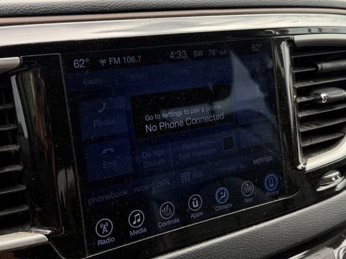 Used 2017 Chrysler Pacifica Touring-L w/ Tire & Wheel Group FWD image 14