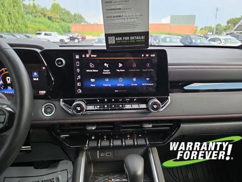 Used 2024 Chevrolet Colorado Z71 w/ Z71 Convenience Package 2 AWD/4WD image 11
