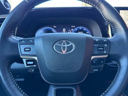 Used 2025 Toyota Crown Signia Limited image 27