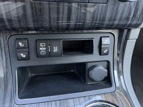 Used 2014 Chevrolet Traverse LT w/ All-Star Edition FWD image 23