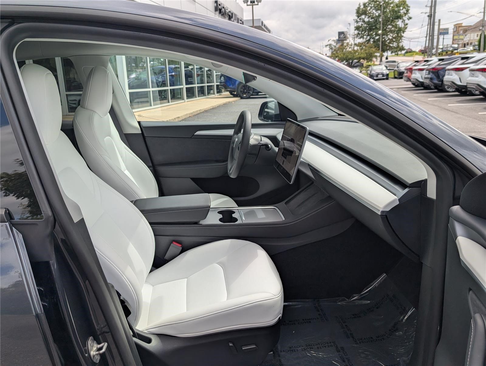Used 2025 Tesla Model Y Long Range RWD image 10