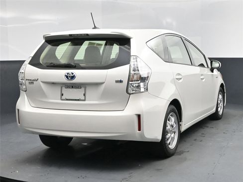 Used 2012 Toyota Prius V Five image 10
